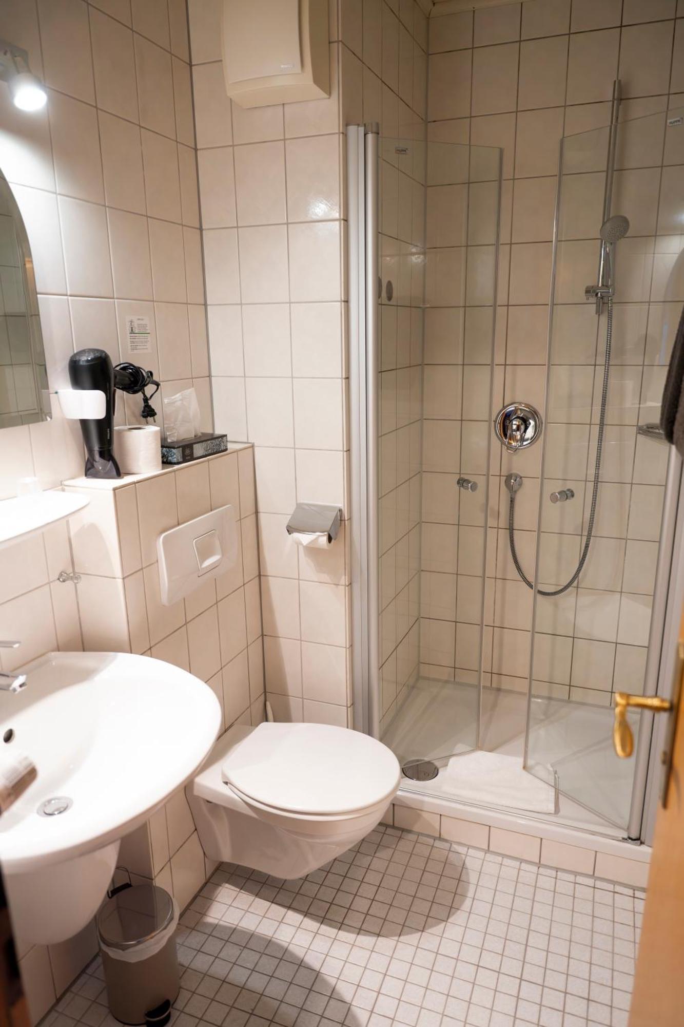 Hotel Guelser Weinstube Koblenz  Exteriör bild