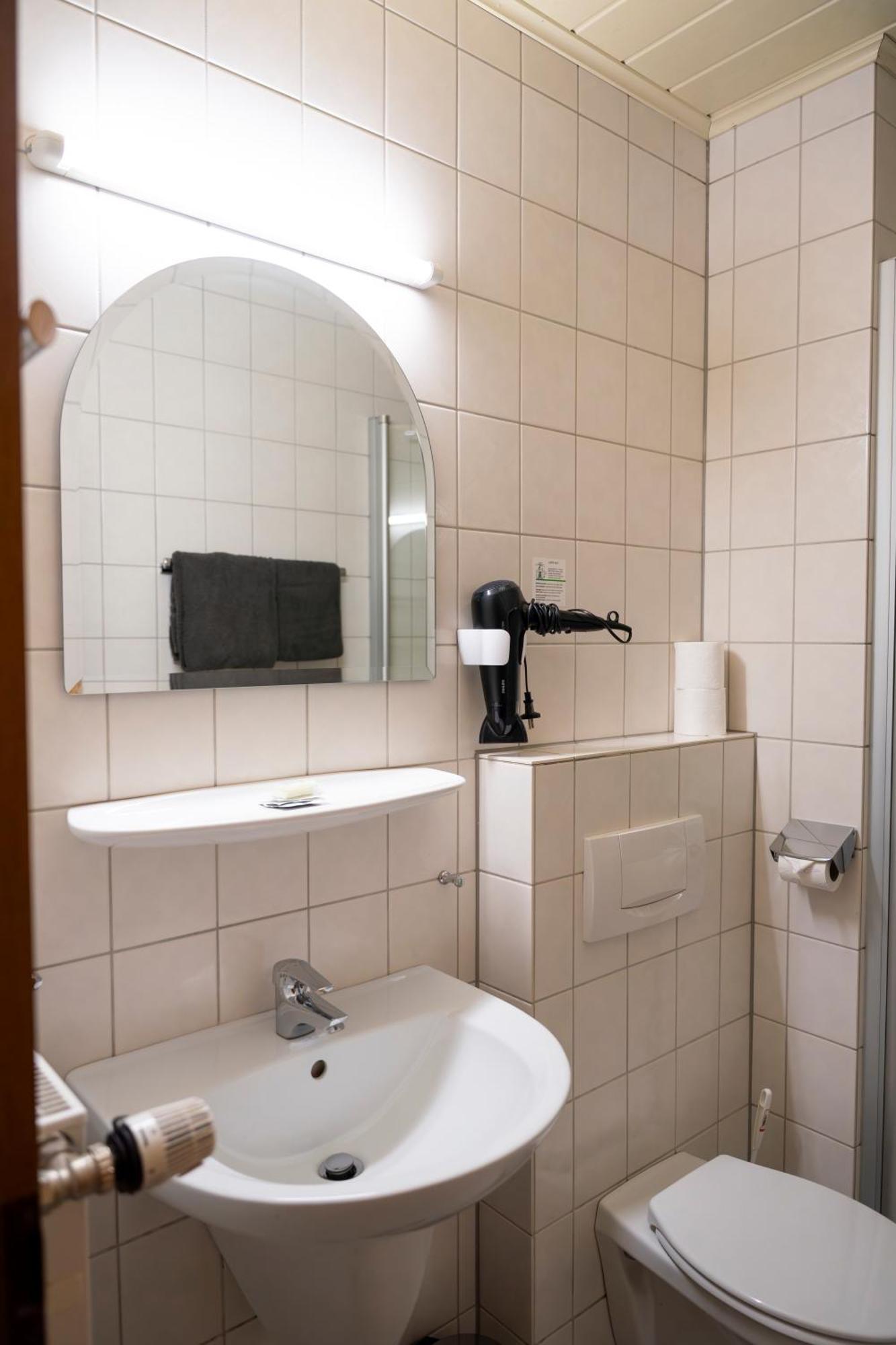 Hotel Guelser Weinstube Koblenz  Exteriör bild
