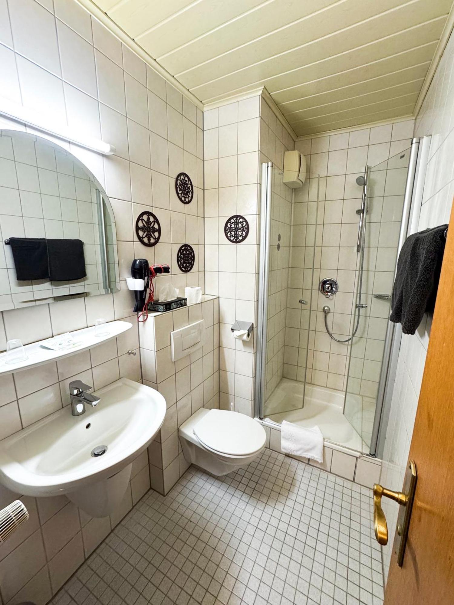 Hotel Guelser Weinstube Koblenz  Exteriör bild