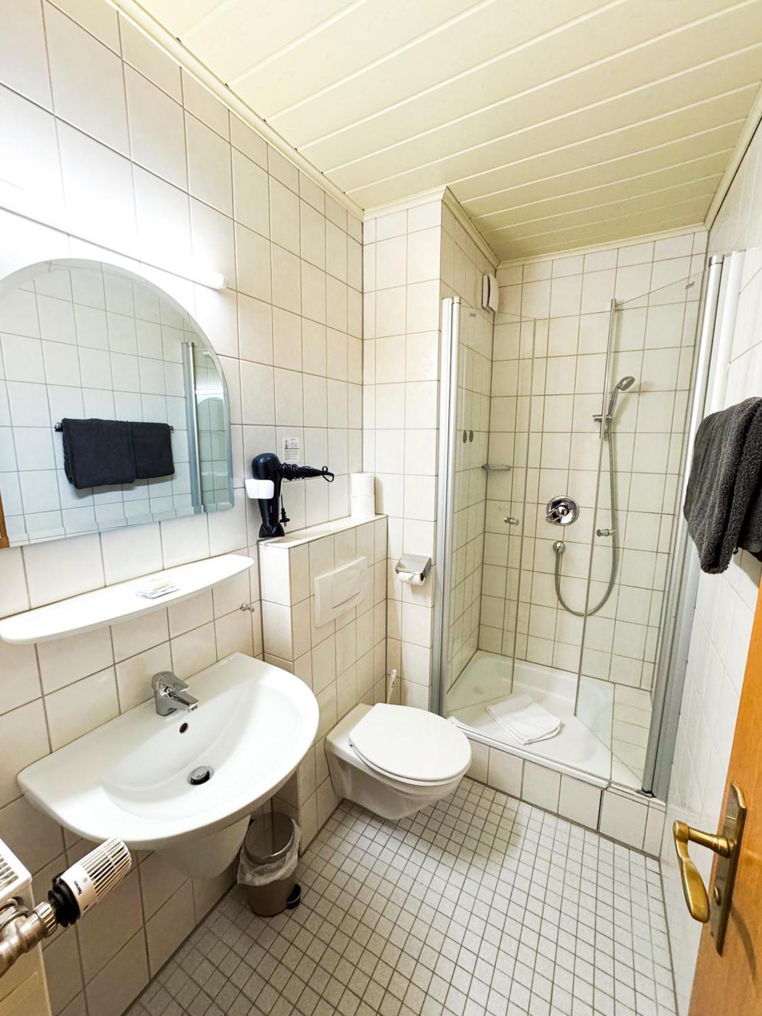 Hotel Guelser Weinstube Koblenz  Exteriör bild