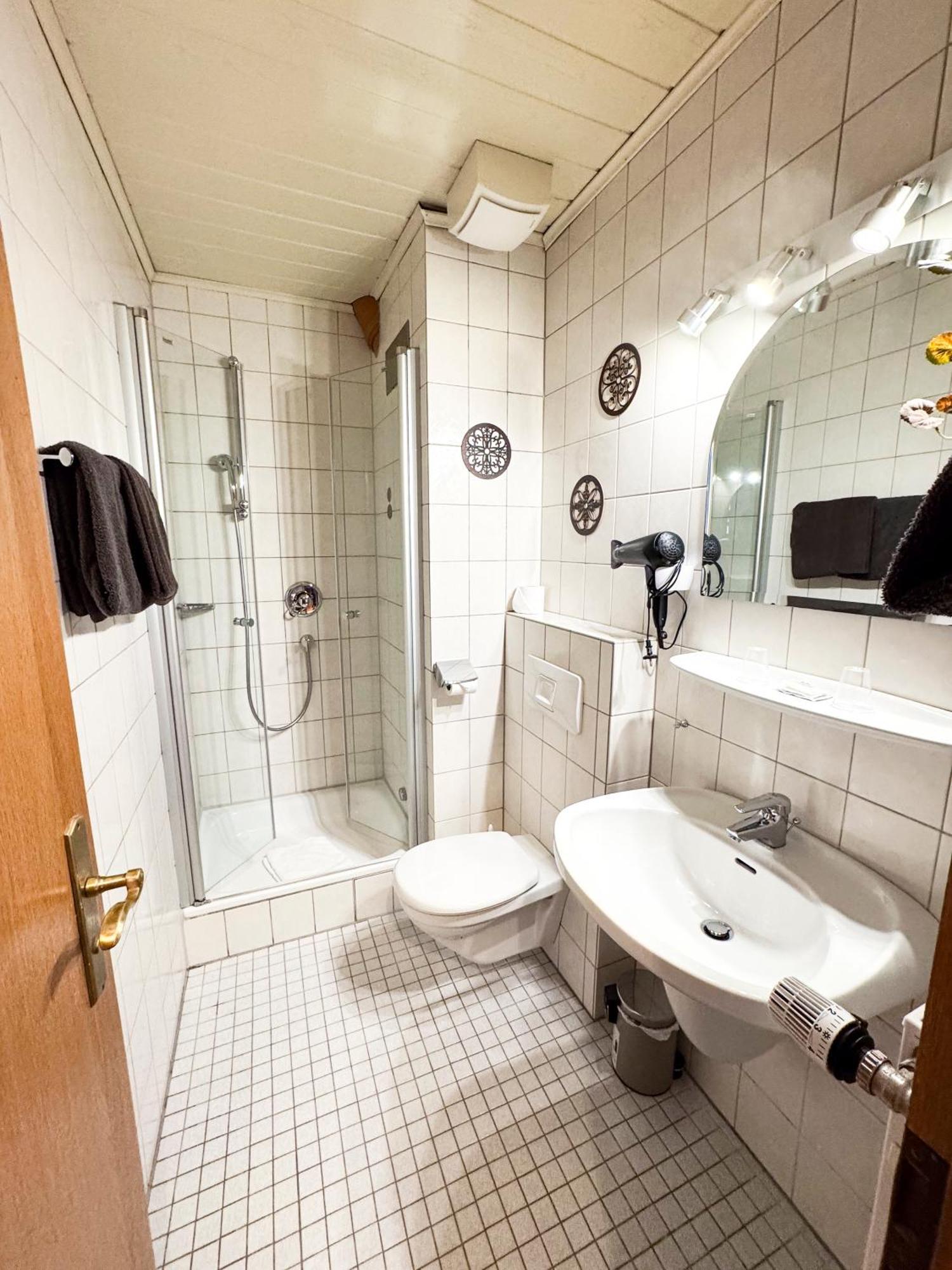 Hotel Guelser Weinstube Koblenz  Exteriör bild