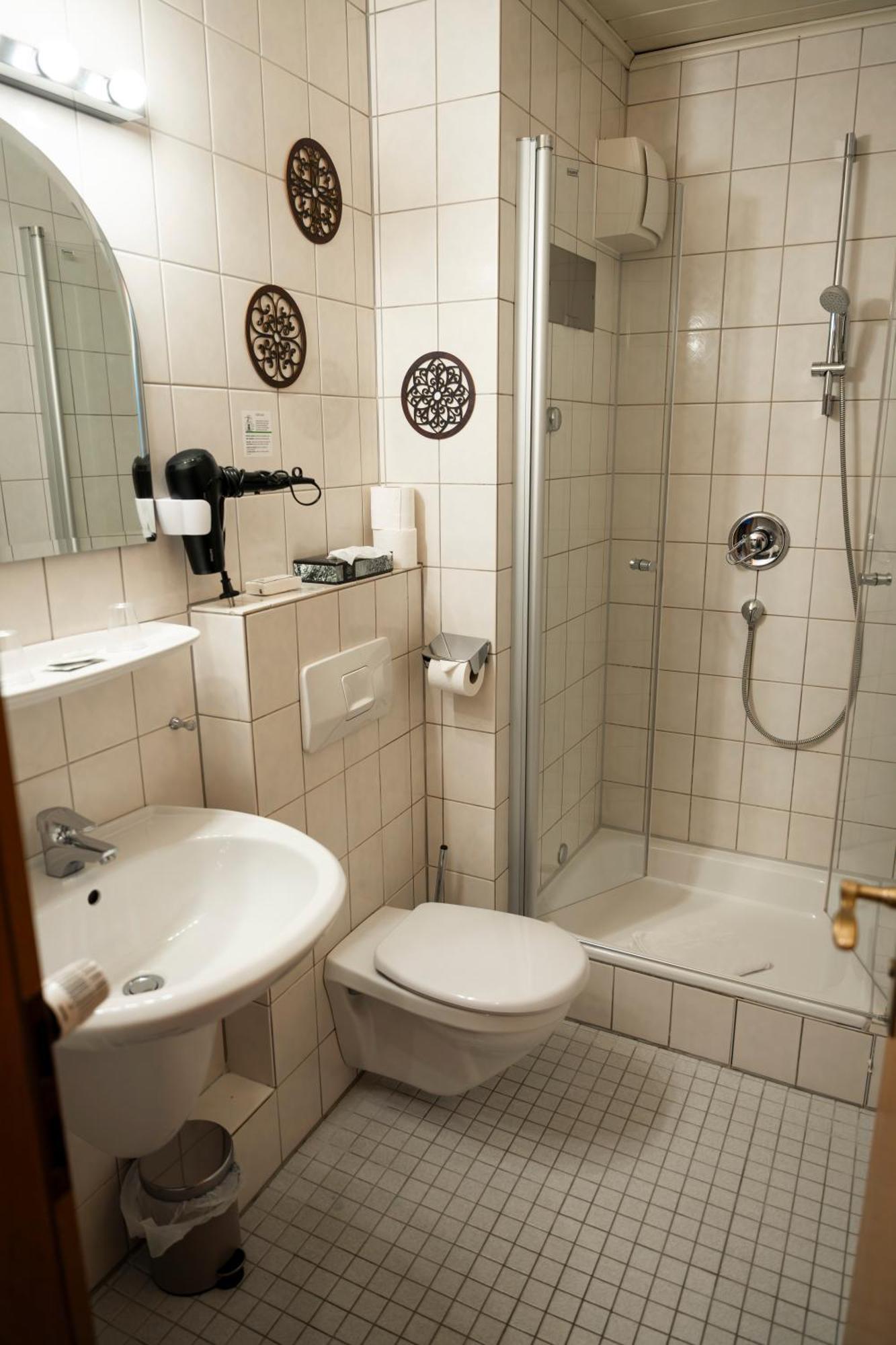 Hotel Guelser Weinstube Koblenz  Exteriör bild